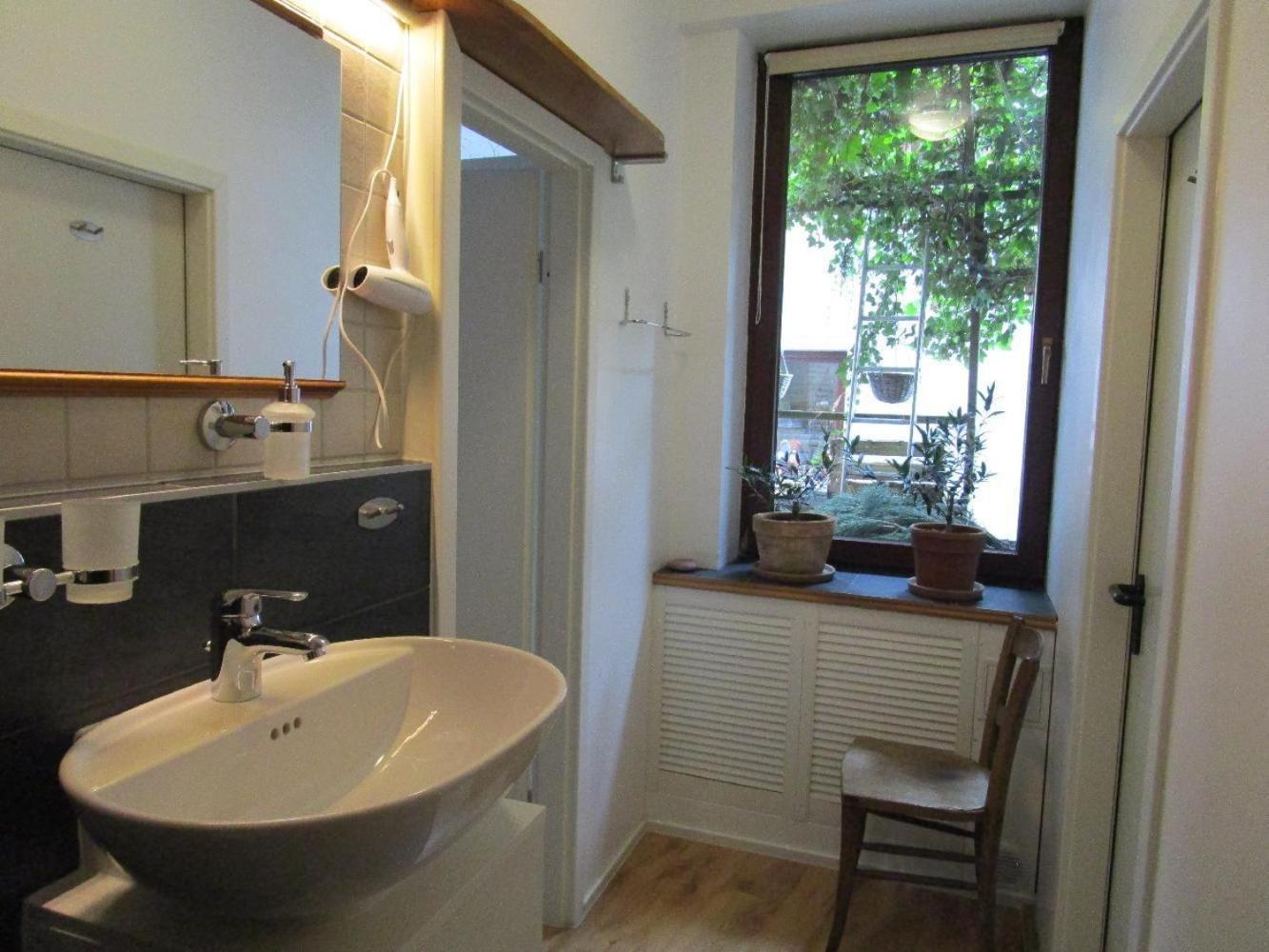 Ferienwohnung-im-mauerbluemchen
